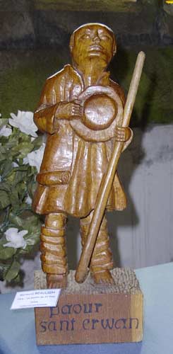Le pauvre de saint Yves, sculpture sur bois de Bernard Beaulien